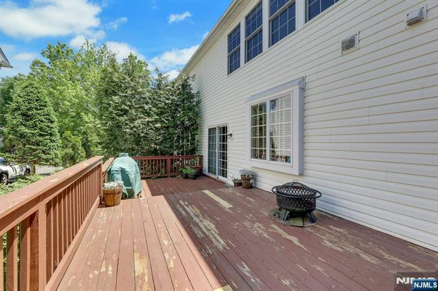 81 Lafayette Circle, Totowa, NJ 07512