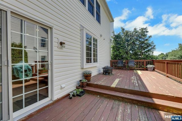 81 Lafayette Circle, Totowa, NJ 07512