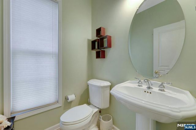 81 Lafayette Circle, Totowa, NJ 07512