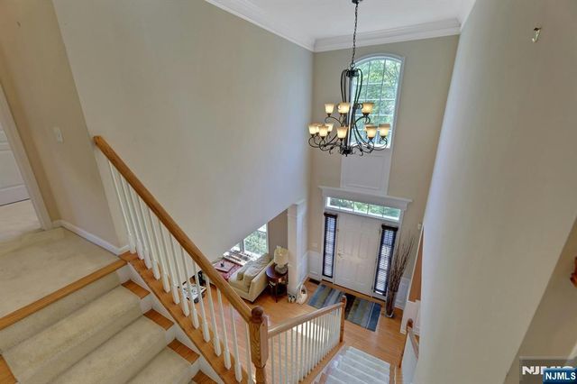 81 Lafayette Circle, Totowa, NJ 07512