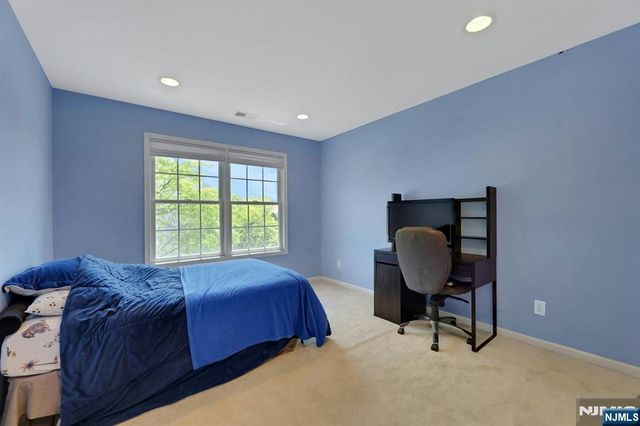 81 Lafayette Circle, Totowa, NJ 07512