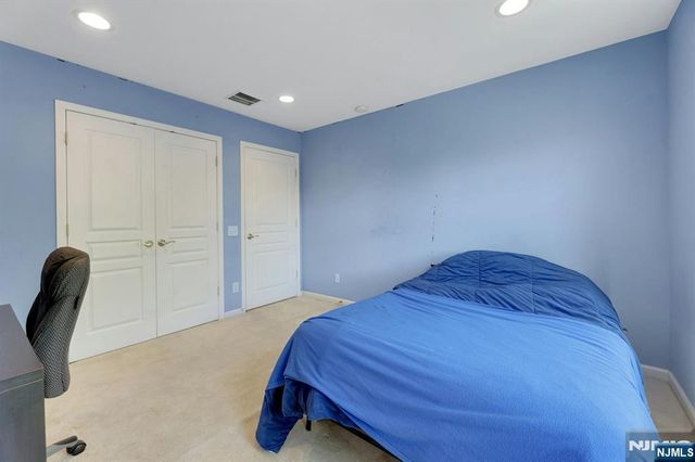 81 Lafayette Circle, Totowa, NJ 07512