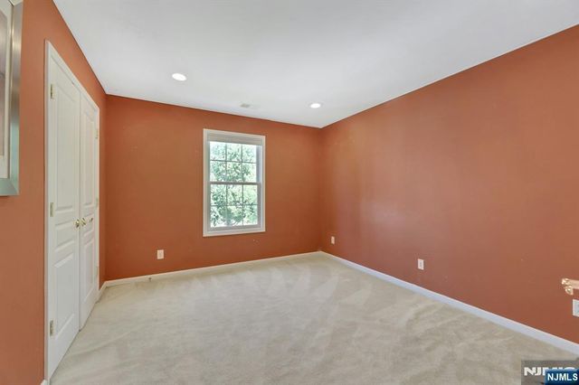81 Lafayette Circle, Totowa, NJ 07512