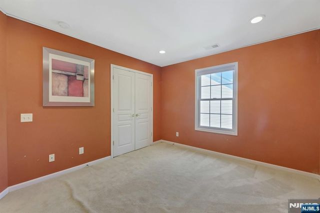81 Lafayette Circle, Totowa, NJ 07512
