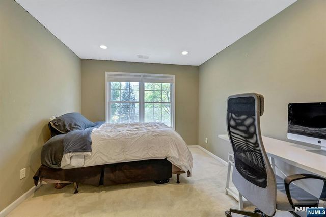 81 Lafayette Circle, Totowa, NJ 07512