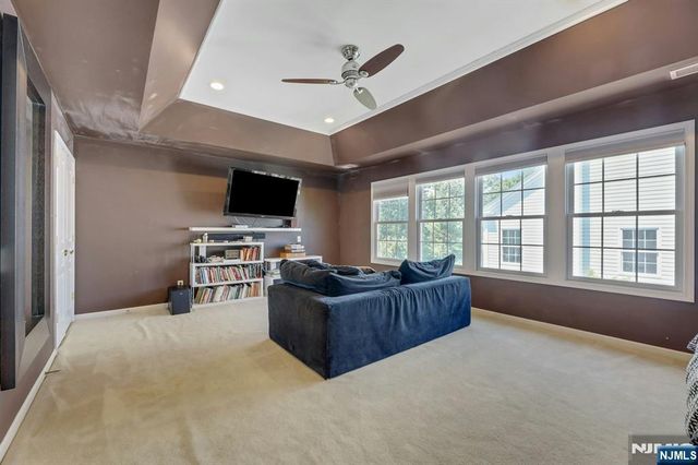 81 Lafayette Circle, Totowa, NJ 07512