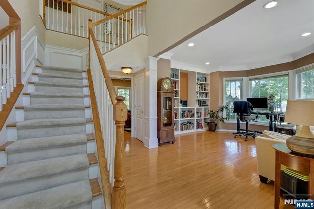 81 Lafayette Circle, Totowa, NJ 07512