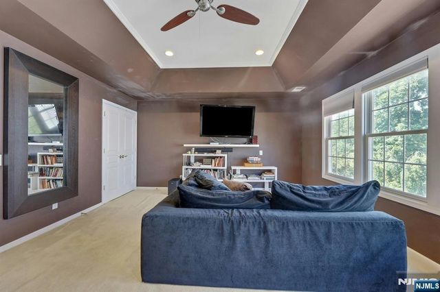 81 Lafayette Circle, Totowa, NJ 07512