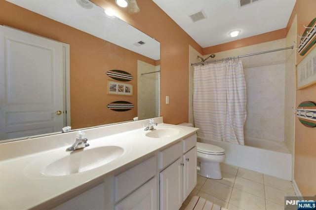 81 Lafayette Circle, Totowa, NJ 07512