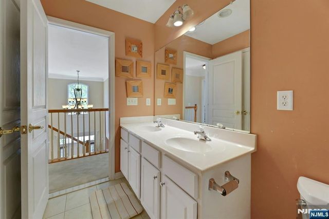 81 Lafayette Circle, Totowa, NJ 07512
