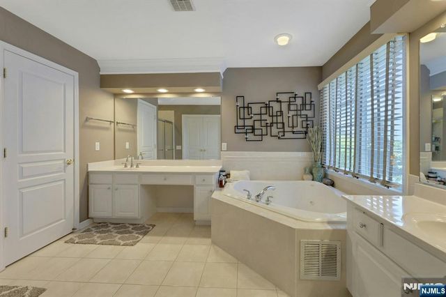 81 Lafayette Circle, Totowa, NJ 07512