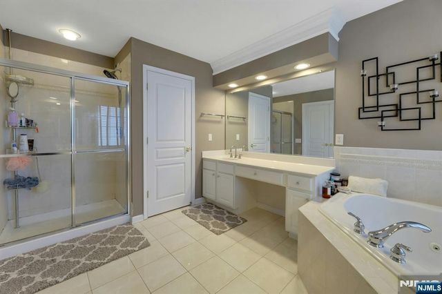 81 Lafayette Circle, Totowa, NJ 07512