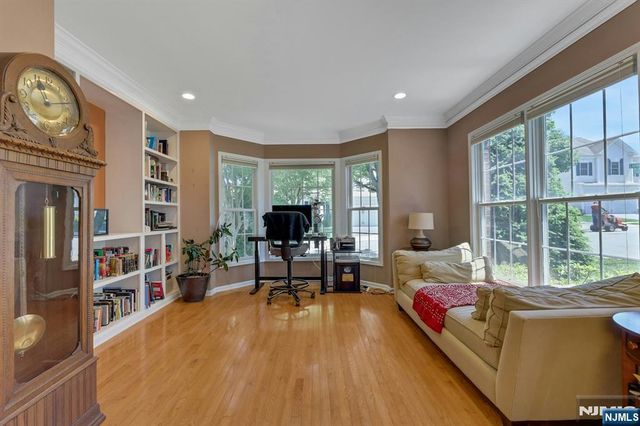 81 Lafayette Circle, Totowa, NJ 07512