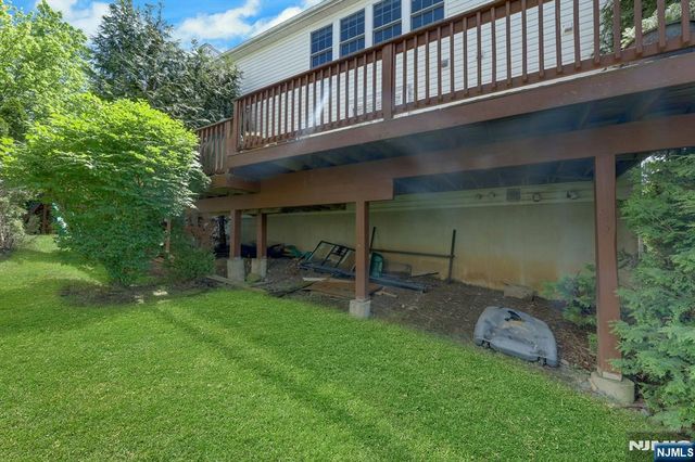 81 Lafayette Circle, Totowa, NJ 07512