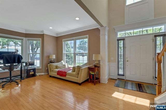 81 Lafayette Circle, Totowa, NJ 07512