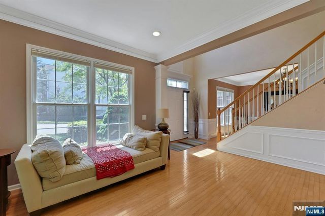 81 Lafayette Circle, Totowa, NJ 07512