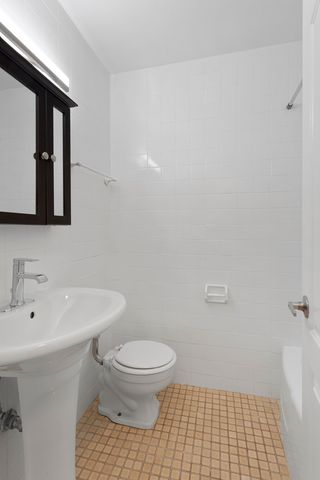 5858 N SHERIDAN Road 207, Chicago, IL 60660