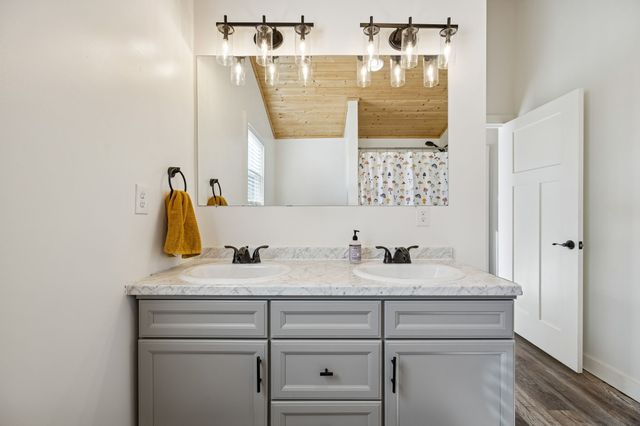 516 Davis St, Cowan, TN 37318