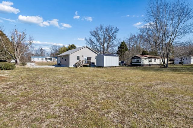 516 Davis St, Cowan, TN 37318