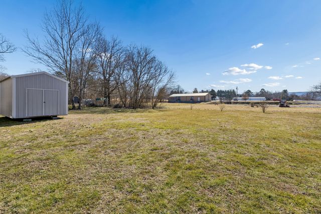 516 Davis St, Cowan, TN 37318