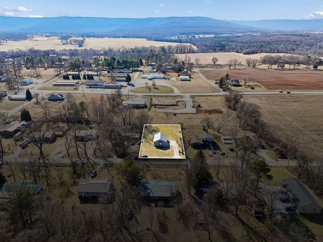 516 Davis St, Cowan, TN 37318