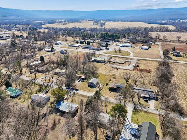 516 Davis St, Cowan, TN 37318