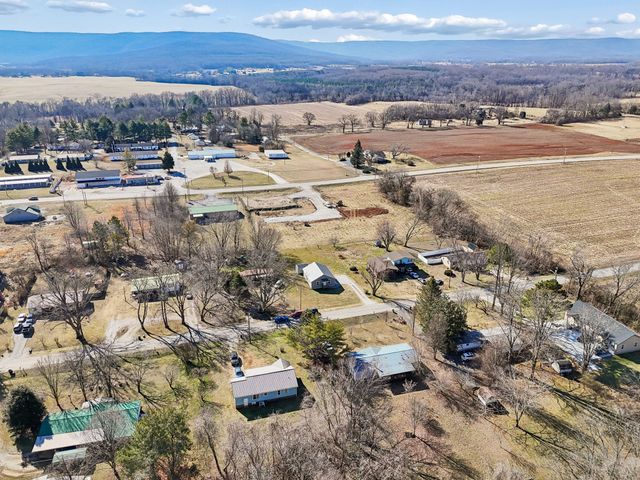 516 Davis St, Cowan, TN 37318