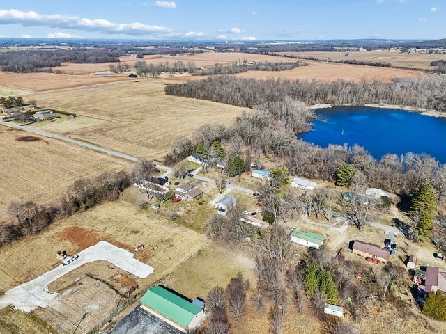 516 Davis St, Cowan, TN 37318