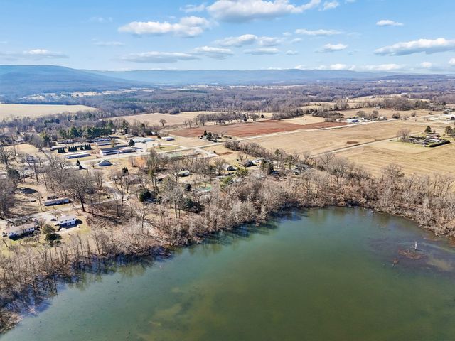 516 Davis St, Cowan, TN 37318