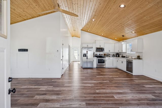 516 Davis St, Cowan, TN 37318