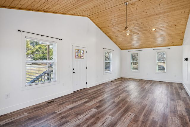 516 Davis St, Cowan, TN 37318