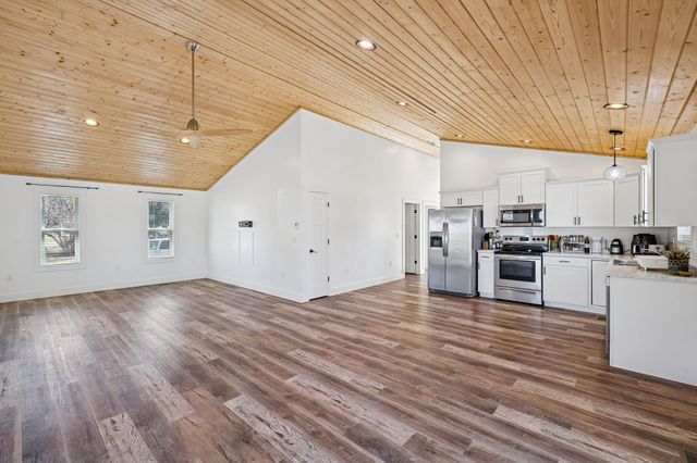 516 Davis St, Cowan, TN 37318