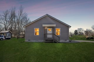 516 Davis St, Cowan, TN 37318