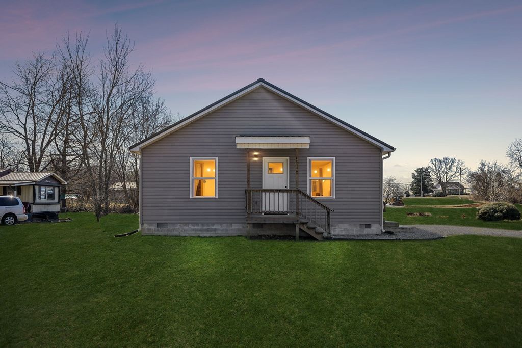 516 Davis St, Cowan, TN 37318