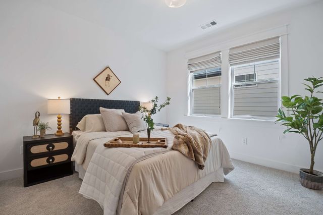 155 Oasis Dr, La Vergne, TN 37086