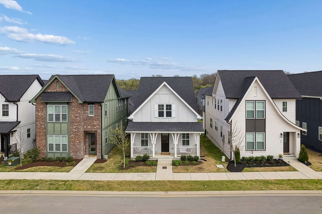 155 Oasis Dr, La Vergne, TN 37086