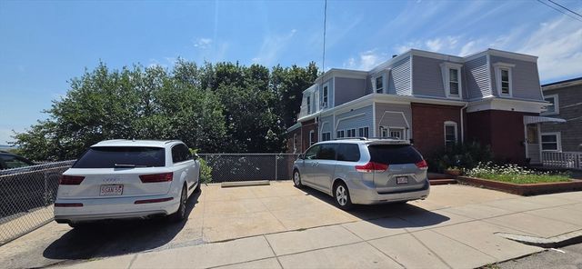 184 Gladstone 3, Boston, MA 02128