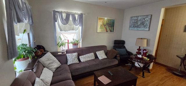 184 Gladstone 3, Boston, MA 02128