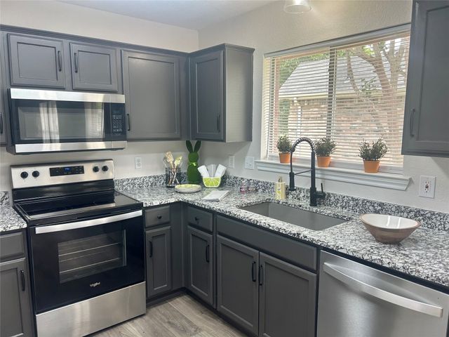 1712 Creekside Avenue, Sherman, TX 75092