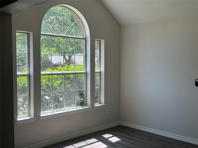 1712 Creekside Avenue, Sherman, TX 75092