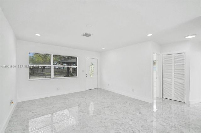 6442 Oak Street, Hollywood, FL 33024