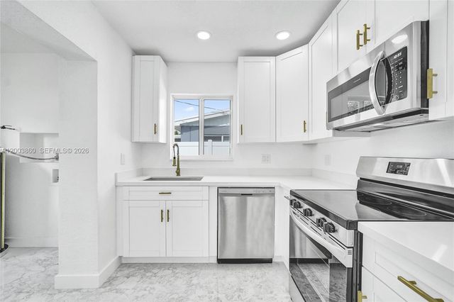 6442 Oak Street, Hollywood, FL 33024