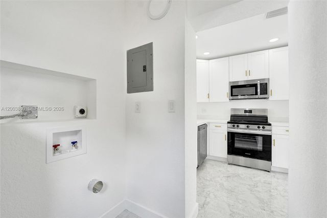 6442 Oak Street, Hollywood, FL 33024