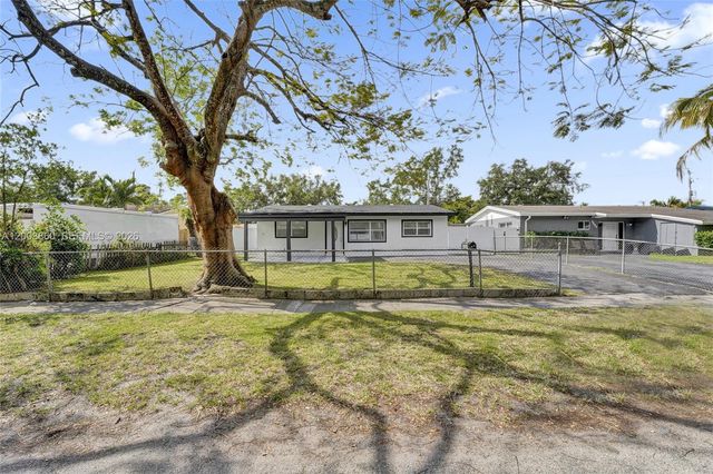 6442 Oak Street, Hollywood, FL 33024