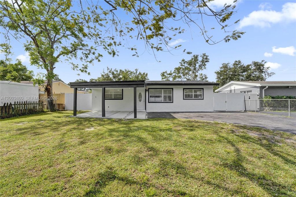 6442 Oak Street, Hollywood, FL 33024