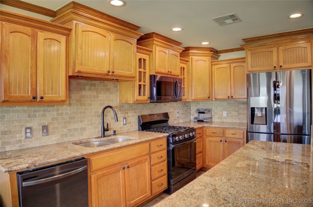 5815 E 136th Street North, Collinsville, OK 74021