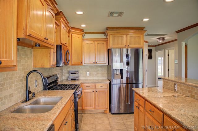 5815 E 136th Street North, Collinsville, OK 74021