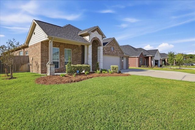 12031 Champions Forest Drive, Mont Belvieu, TX 77535