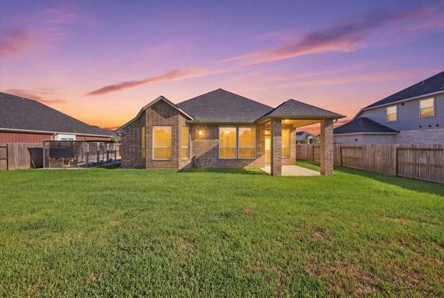 12031 Champions Forest Drive, Mont Belvieu, TX 77535