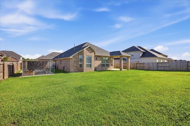 12031 Champions Forest Drive, Mont Belvieu, TX 77535